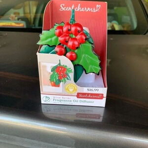 Scented Warmer For Christmas With A Holly Berry Design